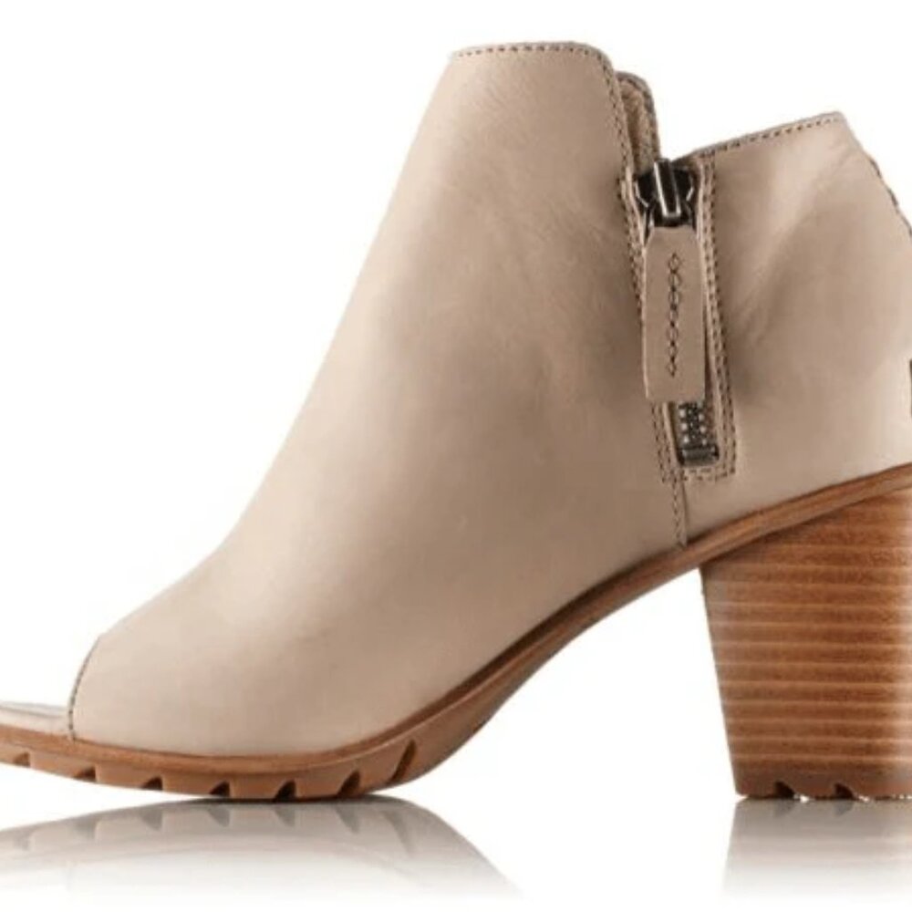Sorel Ankle Boots in Cream and Tan